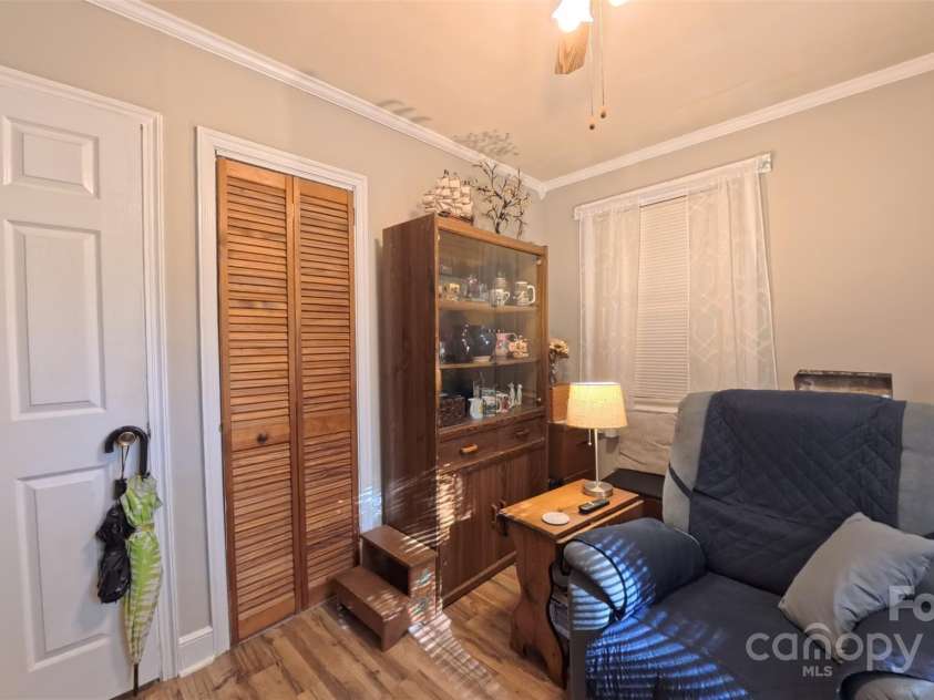 1521 Herrin Avenue, Charlotte, NC 28205.  MLS# CAR4316384, YatesRealty ID 1699. 