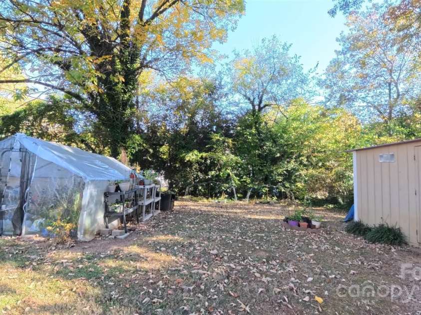 1521 Herrin Avenue, Charlotte, NC 28205.  MLS# CAR4316384, YatesRealty ID 1699. 