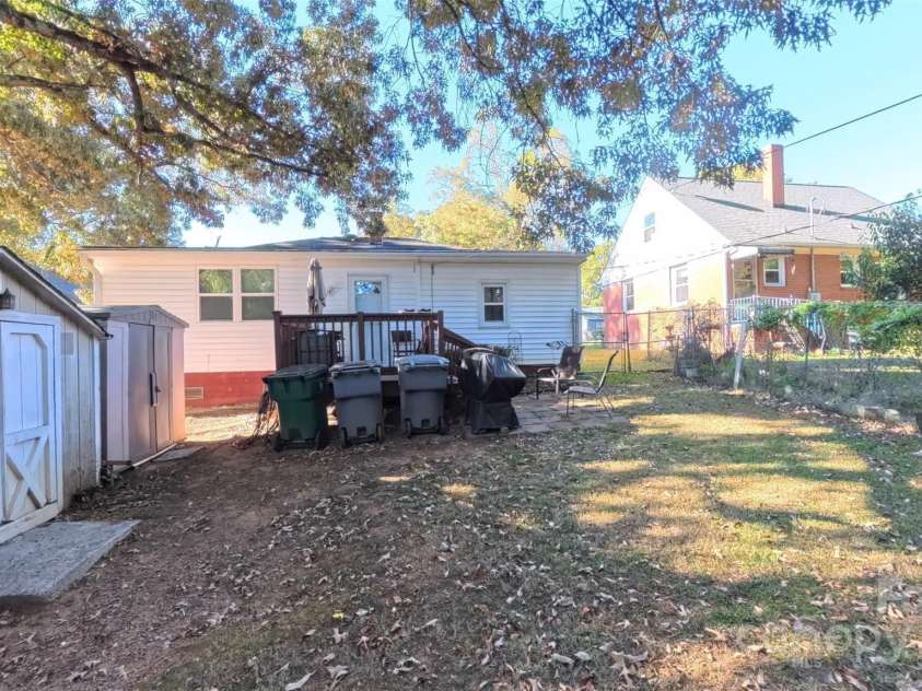 1521 Herrin Avenue, Charlotte, NC 28205.  MLS# CAR4316384, YatesRealty ID 1699. 