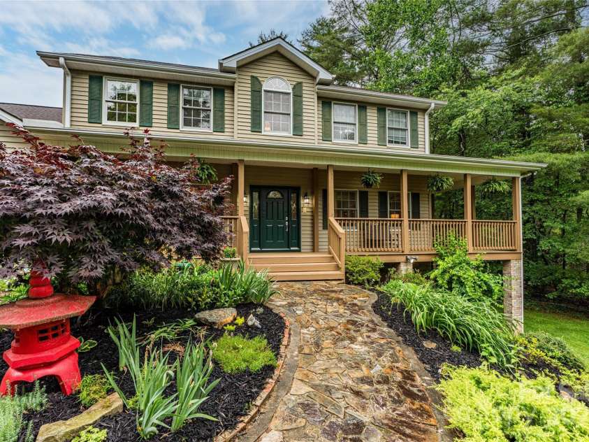 148 Broyles Road, Hendersonville, NC 28791.  MLS# CAR4249283, YatesRealty ID 16990. 