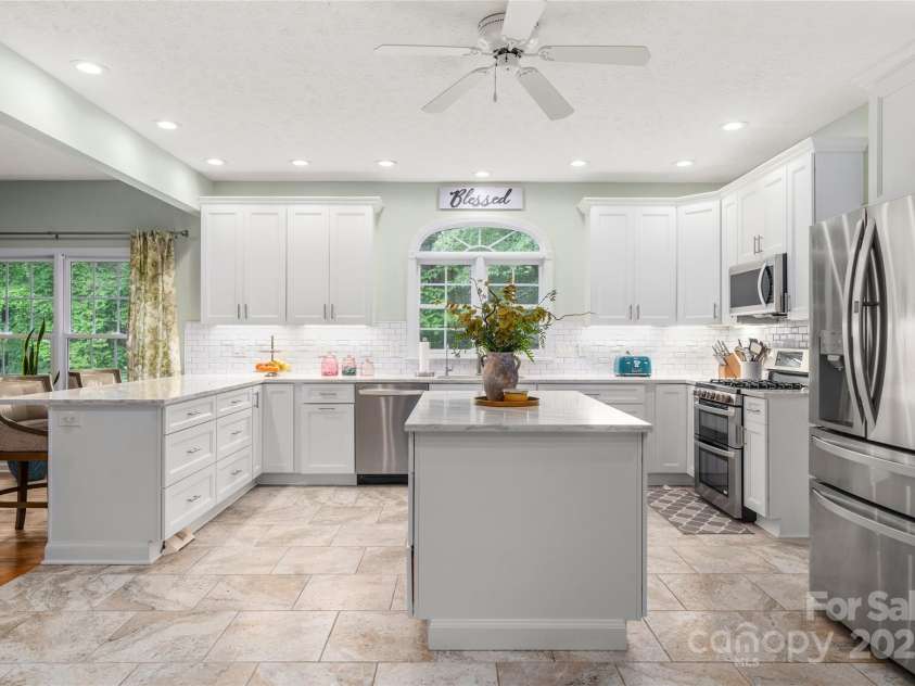 148 Broyles Road, Hendersonville, NC 28791.  MLS# CAR4249283, YatesRealty ID 16990. 