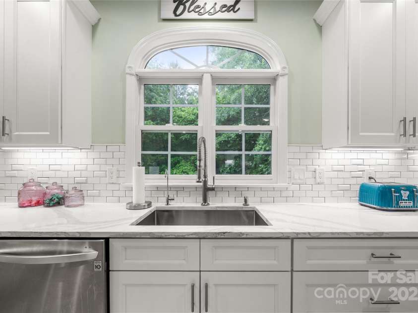 148 Broyles Road, Hendersonville, NC 28791.  MLS# CAR4249283, YatesRealty ID 16990. 