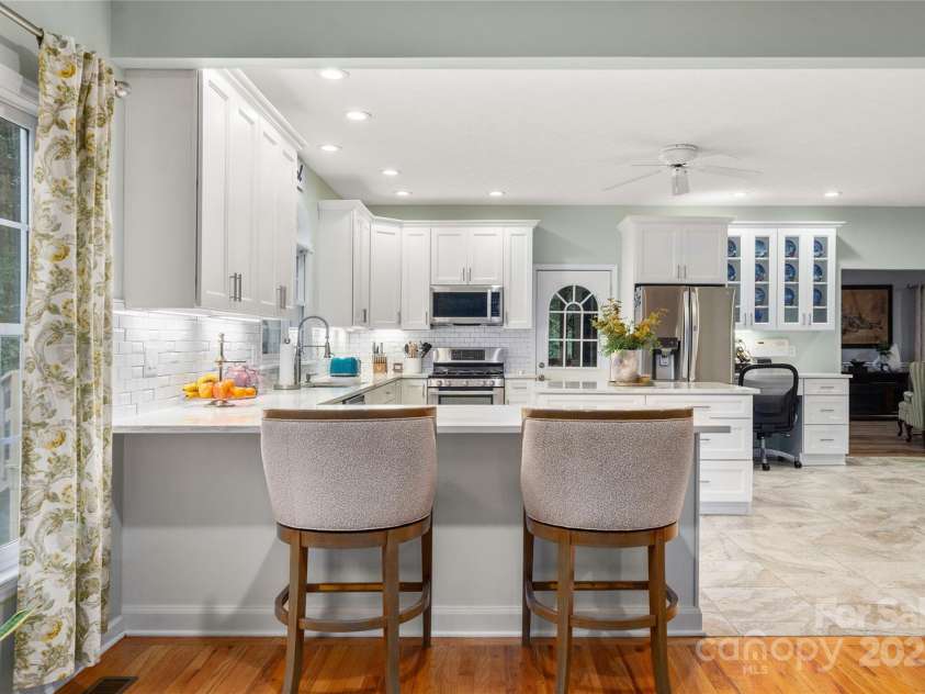 148 Broyles Road, Hendersonville, NC 28791.  MLS# CAR4249283, YatesRealty ID 16990. 