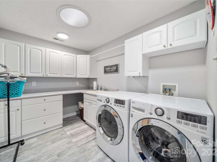 148 Broyles Road, Hendersonville, NC 28791.  MLS# CAR4249283, YatesRealty ID 16990. 