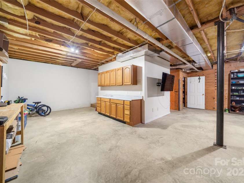 148 Broyles Road, Hendersonville, NC 28791.  MLS# CAR4249283, YatesRealty ID 16990. 