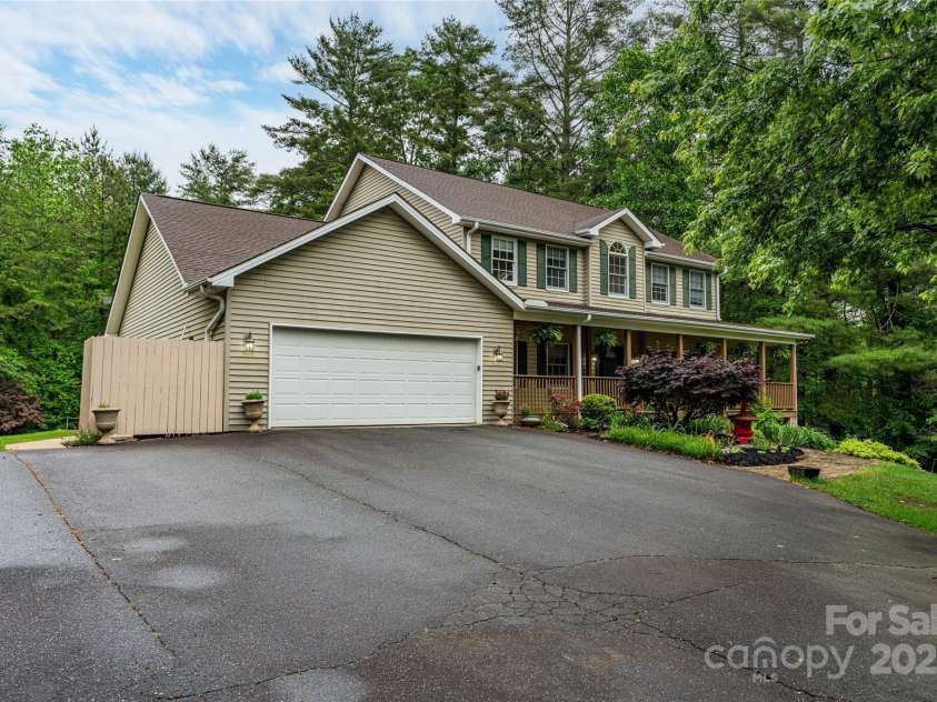 148 Broyles Road, Hendersonville, NC 28791.  MLS# CAR4249283, YatesRealty ID 16990. 