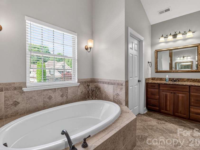 7835 Sand Trap Lane, Stanley, NC 28164.  MLS# CAR4372005, YatesRealty ID 16991. 