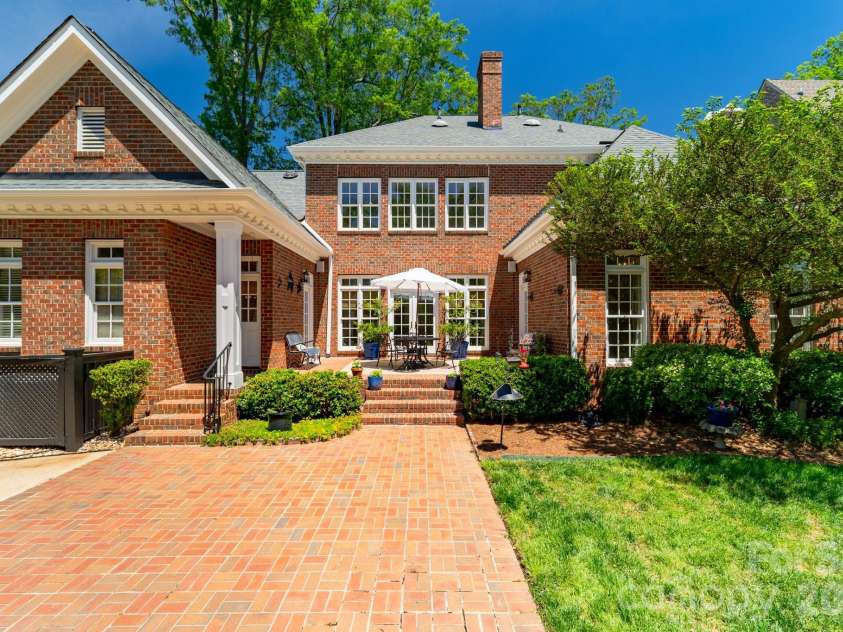 2046 Hopedale Avenue, Charlotte, NC 28207.  MLS# CAR4371805, YatesRealty ID 16992. 