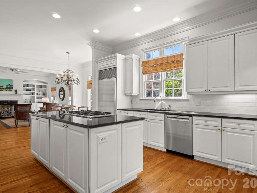 2046 Hopedale Avenue, Charlotte, NC 28207.  MLS# CAR4371805, YatesRealty ID 16992. 