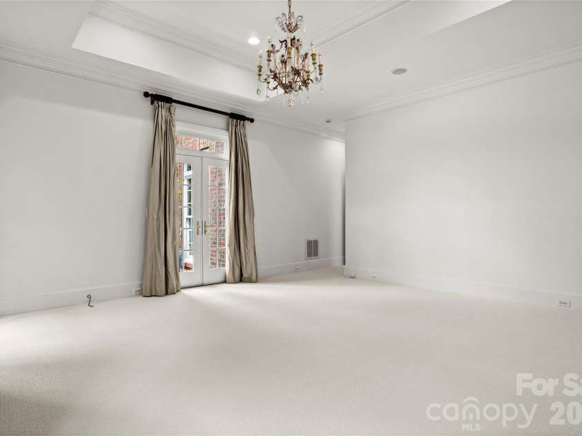 2046 Hopedale Avenue, Charlotte, NC 28207.  MLS# CAR4371805, YatesRealty ID 16992. 