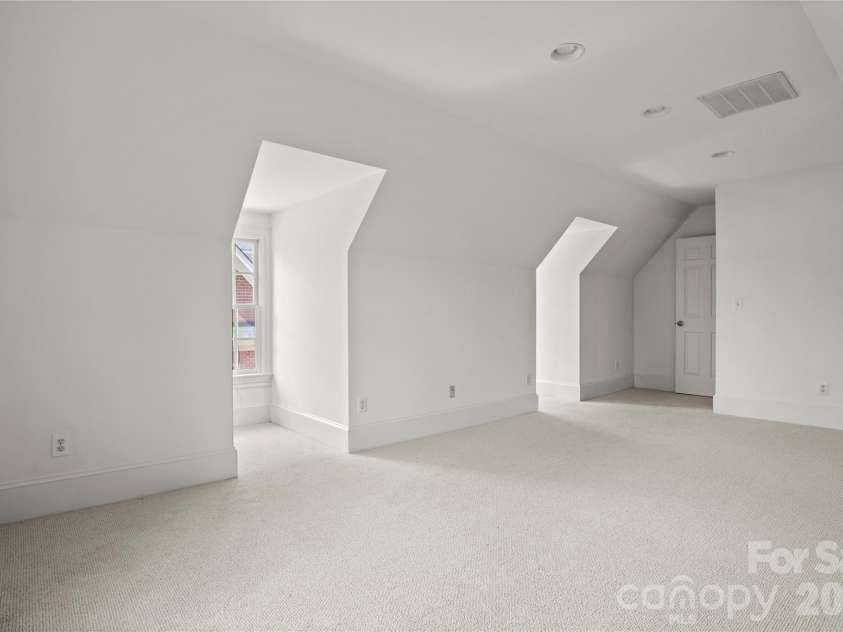 2046 Hopedale Avenue, Charlotte, NC 28207.  MLS# CAR4371805, YatesRealty ID 16992. 