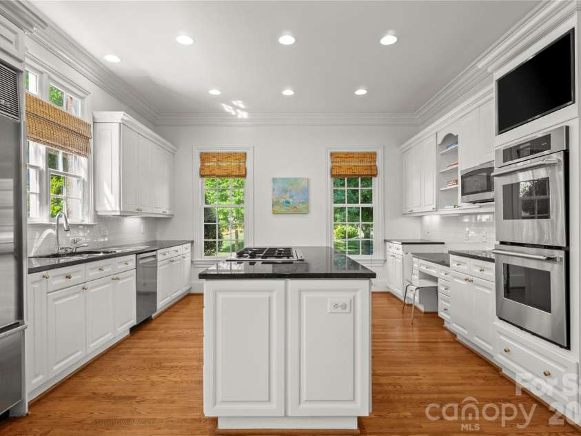 2046 Hopedale Avenue, Charlotte, NC 28207.  MLS# CAR4371805, YatesRealty ID 16992. Beautiful kitchen with high-end appliances, black granite and subway tile backsplash