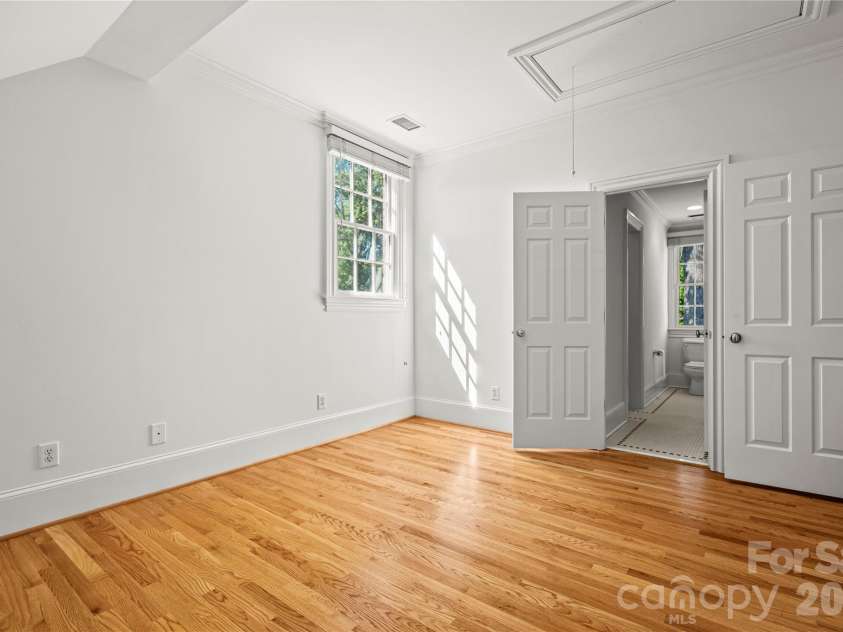 2046 Hopedale Avenue, Charlotte, NC 28207.  MLS# CAR4371805, YatesRealty ID 16992. Bedroom 5