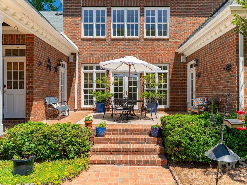 2046 Hopedale Avenue, Charlotte, NC 28207.  MLS# CAR4371805, YatesRealty ID 16992. Charming brick terrace and patio for outdoor entertaining