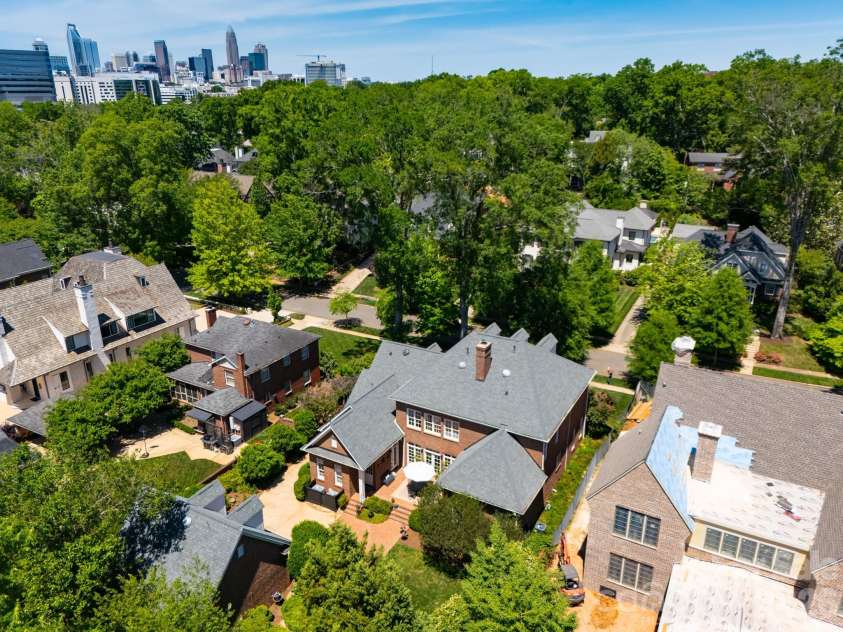 2046 Hopedale Avenue, Charlotte, NC 28207.  MLS# CAR4371805, YatesRealty ID 16992. Conveniently located within minutes to the primary flagship hospital of Atrium Health and the lively entertainment in Uptown