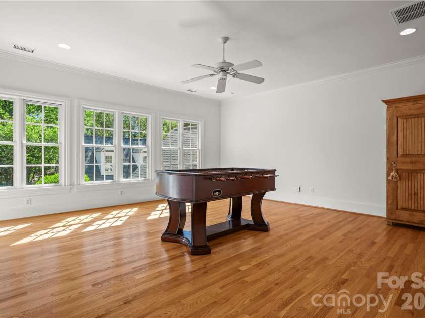2046 Hopedale Avenue, Charlotte, NC 28207.  MLS# CAR4371805, YatesRealty ID 16992. Generous size recreation room flooded with natural light
