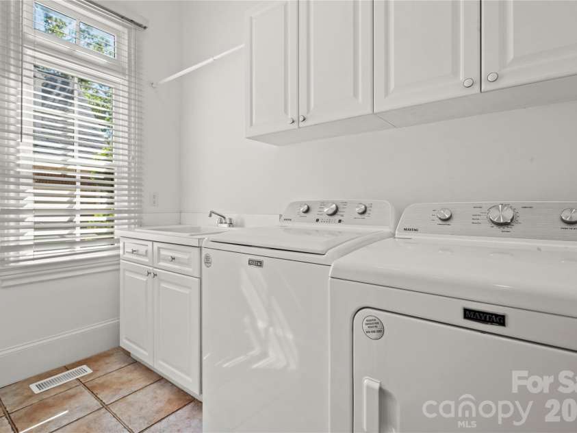 2046 Hopedale Avenue, Charlotte, NC 28207.  MLS# CAR4371805, YatesRealty ID 16992. Laundry room with sink on main level 
