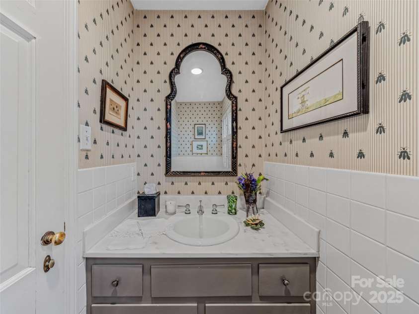 74 Forest Road, Asheville, NC 28803.  MLS# CAR4223182, YatesRealty ID 16992. 