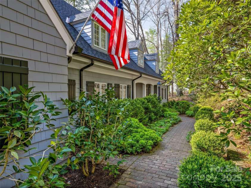 74 Forest Road, Asheville, NC 28803.  MLS# CAR4223182, YatesRealty ID 16992. 