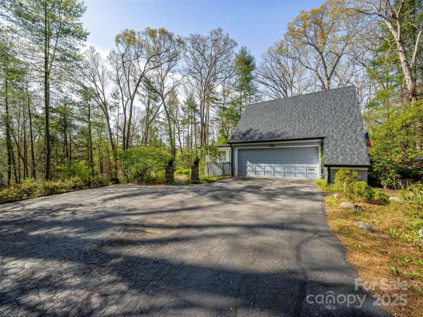 74 Forest Road, Asheville, NC 28803.  MLS# CAR4223182, YatesRealty ID 16992. 