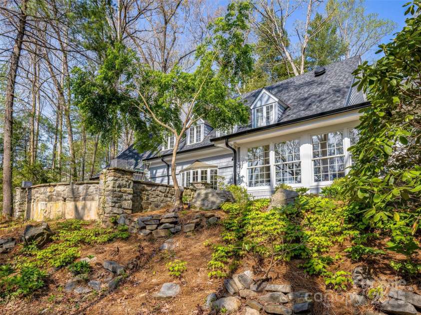 74 Forest Road, Asheville, NC 28803.  MLS# CAR4223182, YatesRealty ID 16992. 
