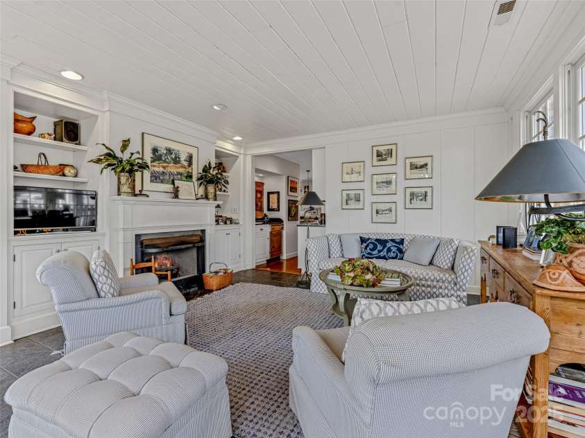 74 Forest Road, Asheville, NC 28803.  MLS# CAR4223182, YatesRealty ID 16992. Sunroom/ family room