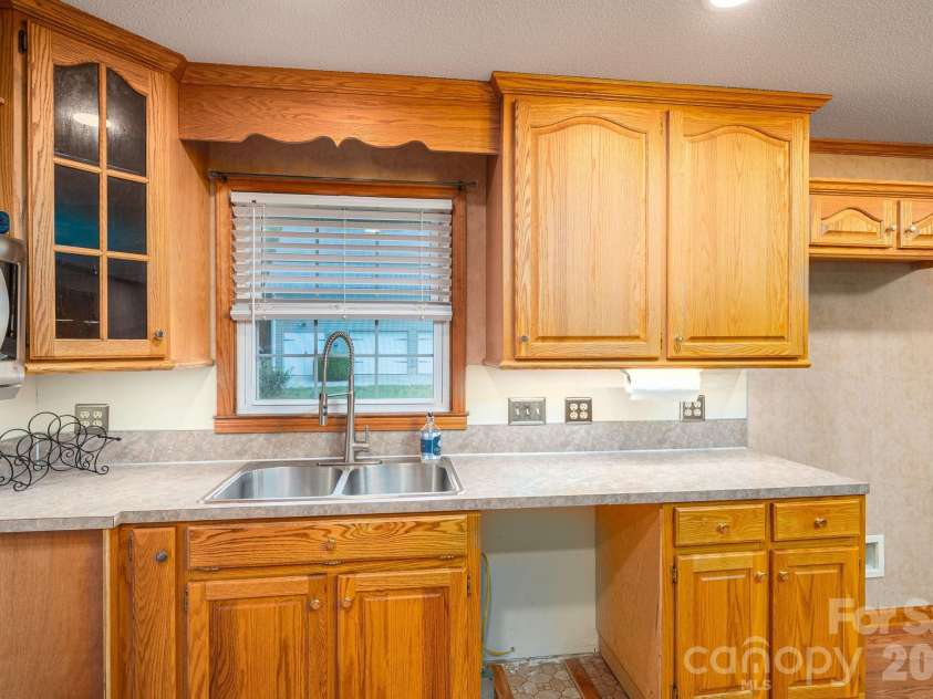 5519 Dallas High Shoals Highway, Dallas, NC 28034.  MLS# CAR4370698, YatesRealty ID 16993. 