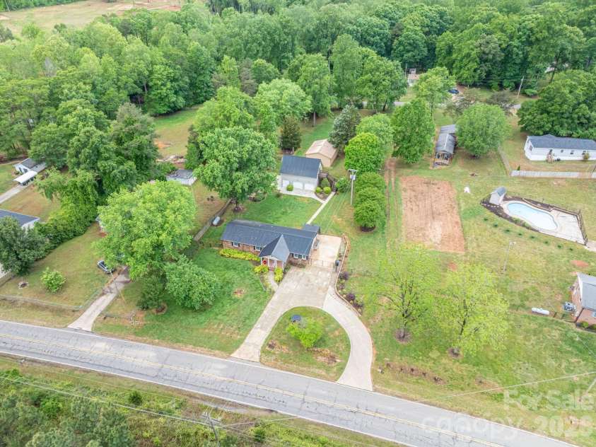 5519 Dallas High Shoals Highway, Dallas, NC 28034.  MLS# CAR4370698, YatesRealty ID 16993. 