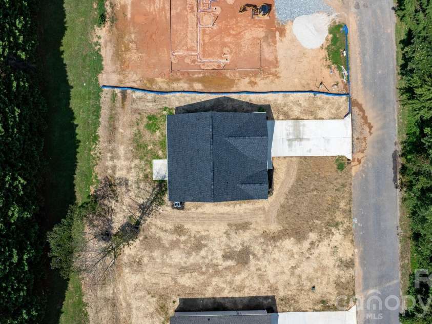 2807 17th Street Court, Hickory, NC 28601.  MLS# CAR4368241, YatesRealty ID 16996. 
