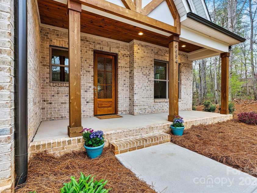 6654 Maple Spring Court, Denver, NC 28037.  MLS# CAR4242757, YatesRealty ID 16997. 