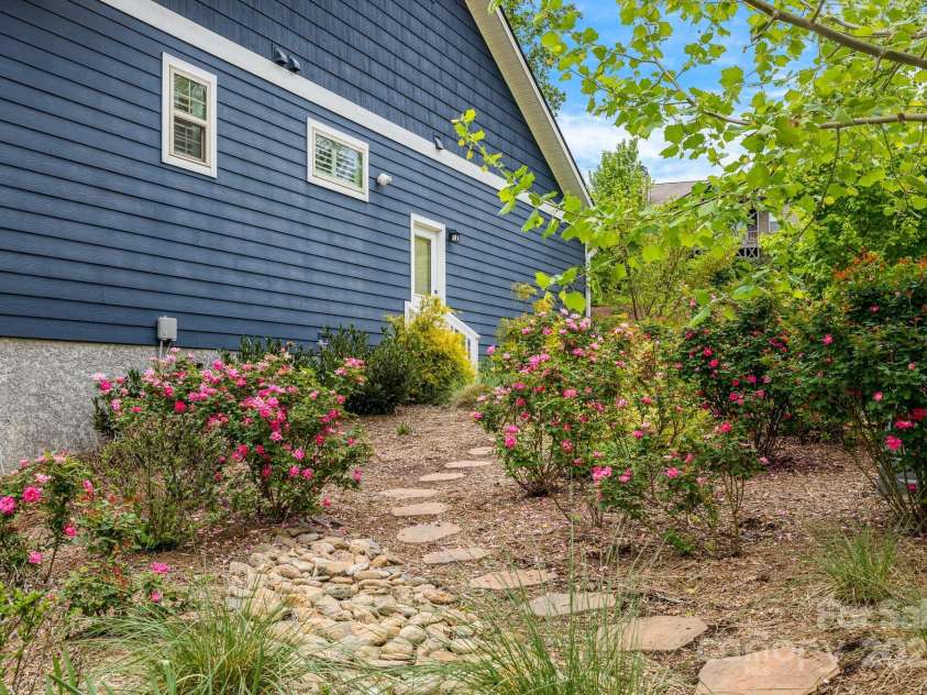 75 Balsam High Road, Biltmore Lake, NC 28715.  MLS# CAR4254780, YatesRealty ID 16998. 