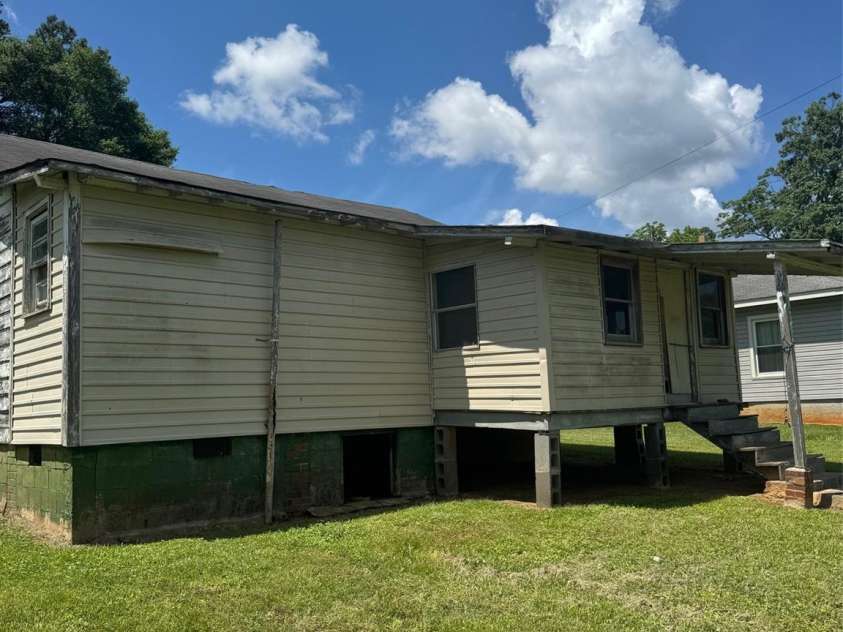 204 13th Street, Belmont, NC 28012.  MLS# CAR4257647, YatesRealty ID 17. 