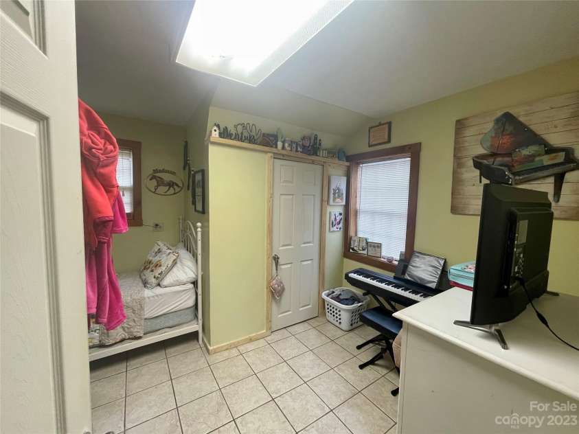 195 Trinity Lane, Jefferson, NC 28640.  MLS# CAR4020279, YatesRealty ID 170. 