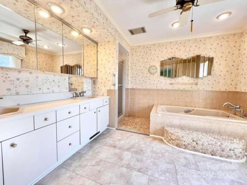 2505 Morganton Boulevard, Lenoir, NC 28645.  MLS# CAR4275893, YatesRealty ID 170. 