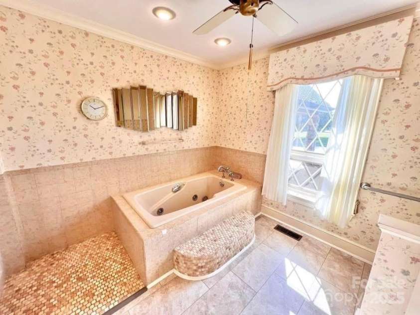 2505 Morganton Boulevard, Lenoir, NC 28645.  MLS# CAR4275893, YatesRealty ID 170. 