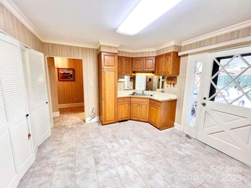 2505 Morganton Boulevard, Lenoir, NC 28645.  MLS# CAR4275893, YatesRealty ID 170. 