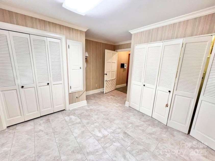 2505 Morganton Boulevard, Lenoir, NC 28645.  MLS# CAR4275893, YatesRealty ID 170. 