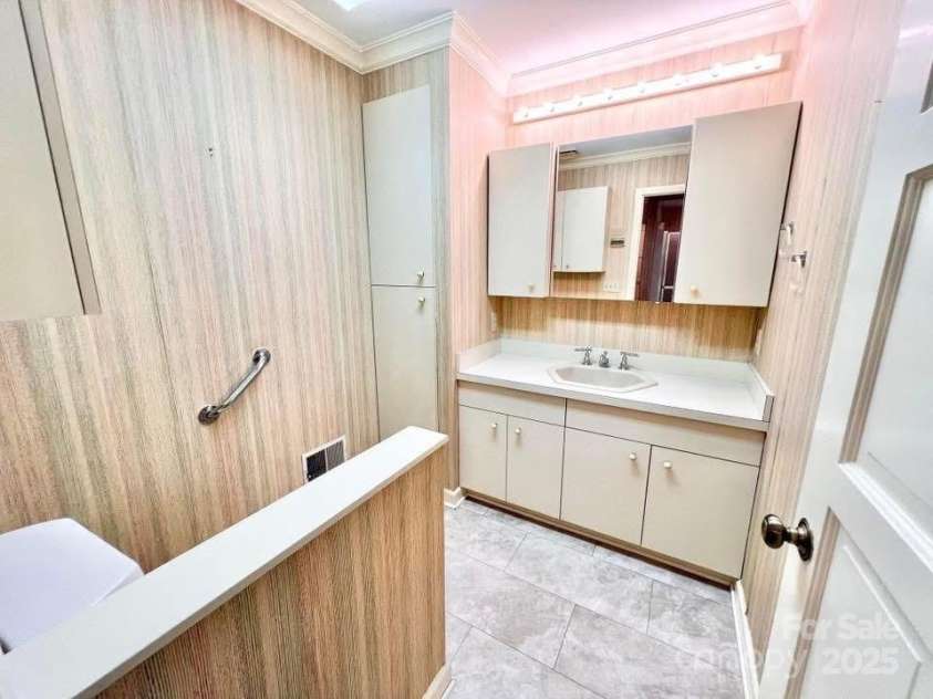 2505 Morganton Boulevard, Lenoir, NC 28645.  MLS# CAR4275893, YatesRealty ID 170. 