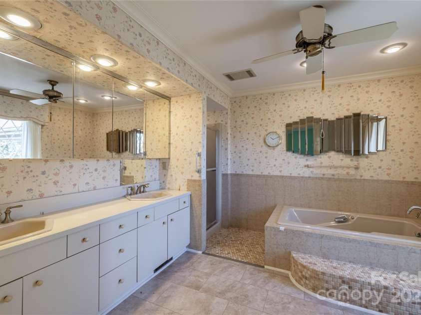 2505 Morganton Boulevard, Lenoir, NC 28645.  MLS# CAR4275893, YatesRealty ID 170. 