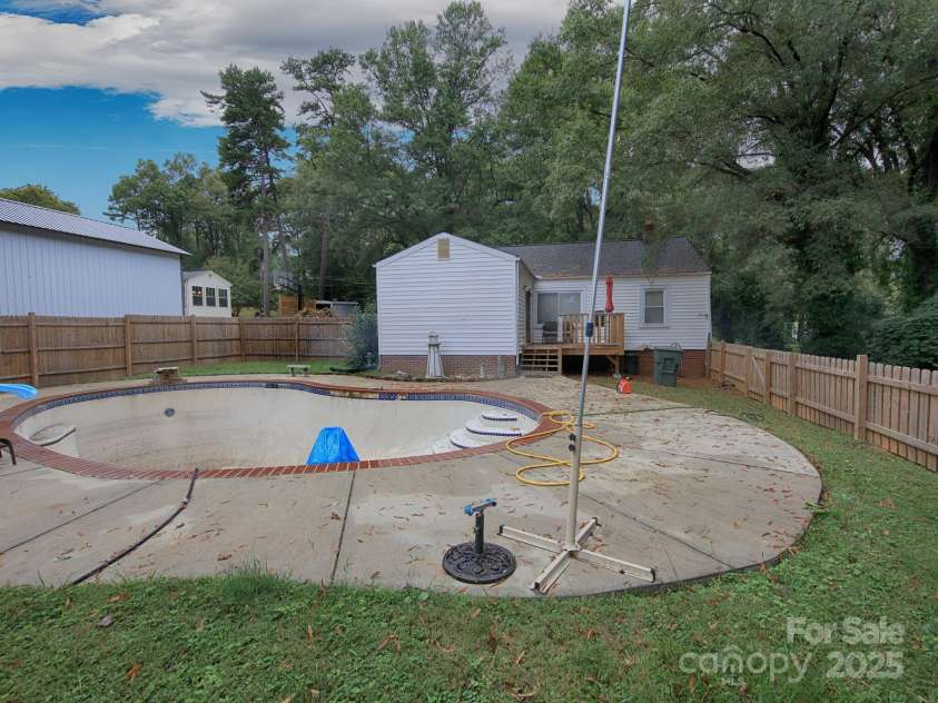 731 Center Avenue, Mooresville, NC 28115.  MLS# CAR4298739, YatesRealty ID 170. 