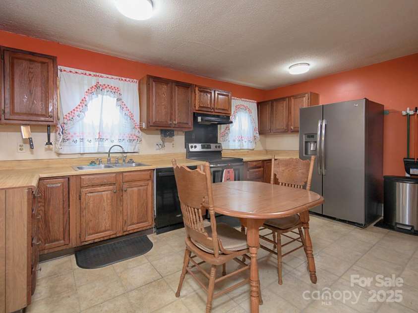 731 Center Avenue, Mooresville, NC 28115.  MLS# CAR4298739, YatesRealty ID 170. 