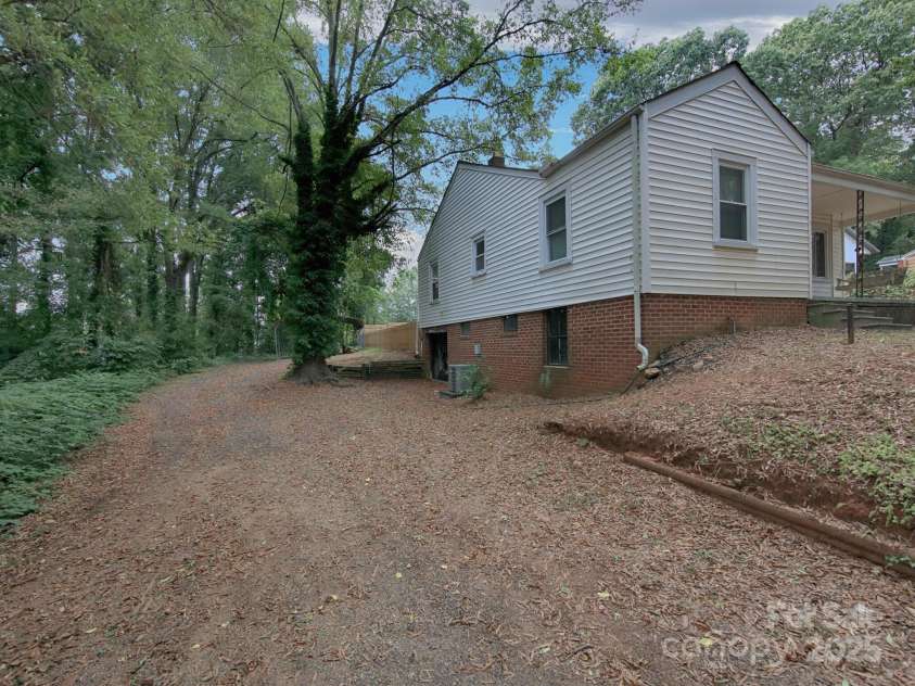 731 Center Avenue, Mooresville, NC 28115.  MLS# CAR4298739, YatesRealty ID 170. 