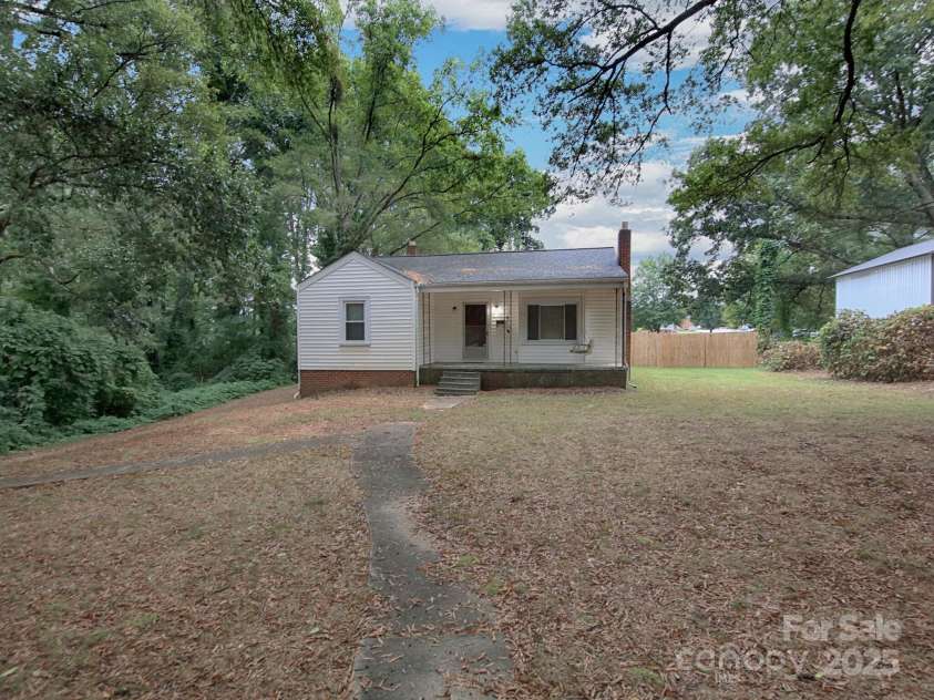731 Center Avenue, Mooresville, NC 28115.  MLS# CAR4298739, YatesRealty ID 170. 
