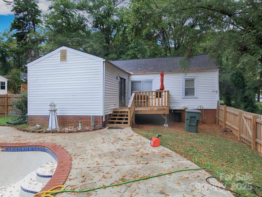 731 Center Avenue, Mooresville, NC 28115.  MLS# CAR4298739, YatesRealty ID 170. 