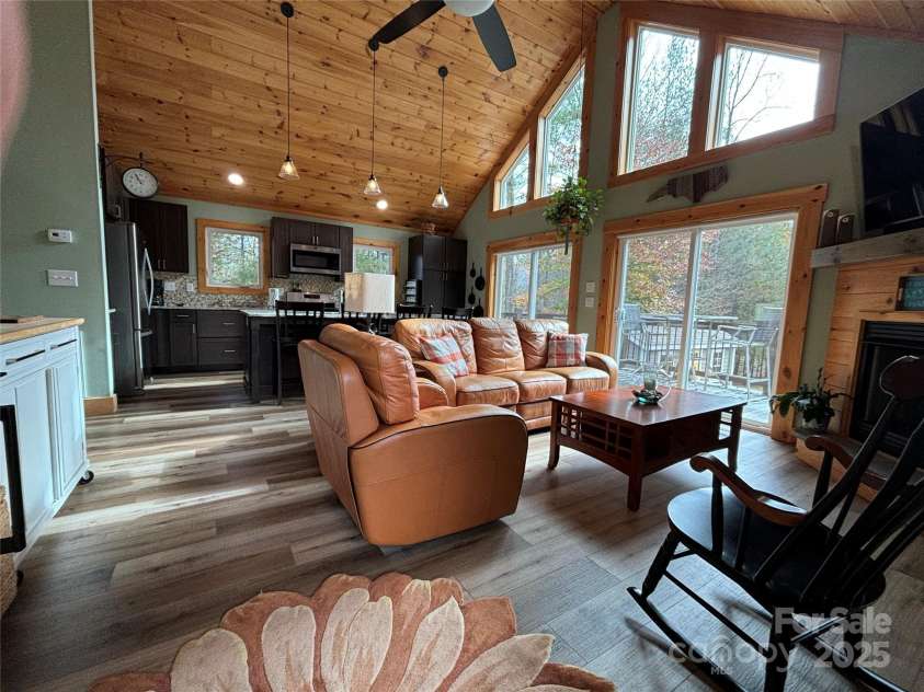 1709 Round Mountain Parkway, Lenoir, NC 28645.  MLS# CAR4179012, YatesRealty ID 17000. Greatroom w/gas Fireplace