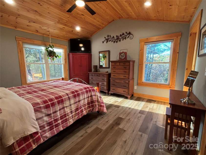 1709 Round Mountain Parkway, Lenoir, NC 28645.  MLS# CAR4179012, YatesRealty ID 17000. Primary Suite