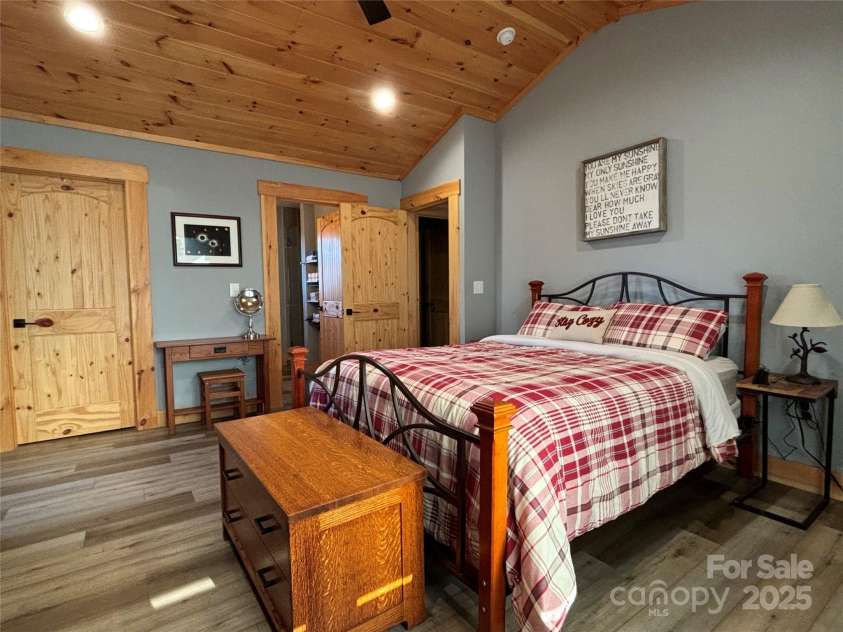 1709 Round Mountain Parkway, Lenoir, NC 28645.  MLS# CAR4179012, YatesRealty ID 17000. Primary Suite