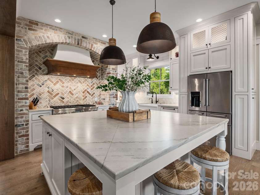41 Hawberry Court, Asheville, NC 28805.  MLS# CAR4364343, YatesRealty ID 17000. A chef's kitchen with a cooks function - right sized