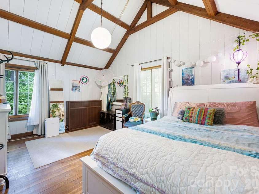 2107 Mandarin Boulevard, Charlotte, NC 28205.  MLS# CAR4341340, YatesRealty ID 17003. 2nd bedroom