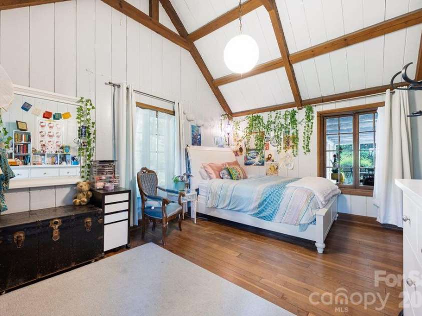 2107 Mandarin Boulevard, Charlotte, NC 28205.  MLS# CAR4341340, YatesRealty ID 17003. 2nd bedroom
